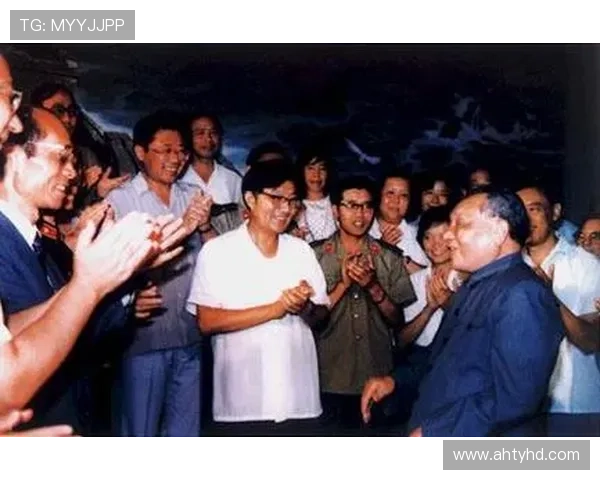 历史转折中的邓小平：伟人身影，时代洪流，我们与改革开放同行